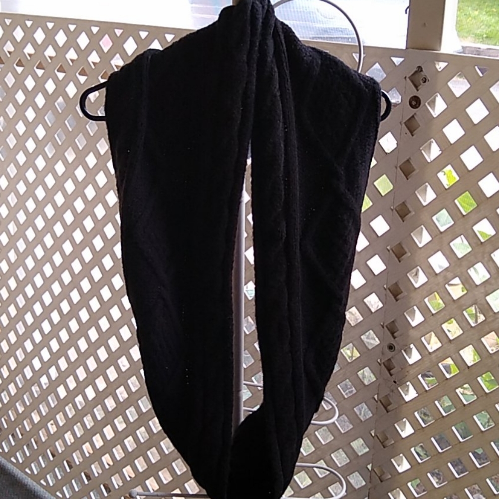 Old Navy Black Cable Knit Infinity Scarf NWT